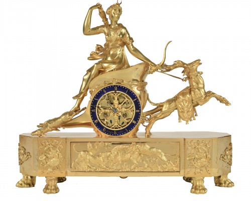 Pendule d'époque Empire, au Char de Diane tiré par deux Cerfs