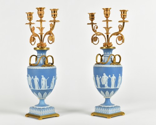 Paire de candélabres, Louis XVI en bronze doré et Jaspe de Wedgwood - Luminaires Style Louis XVI