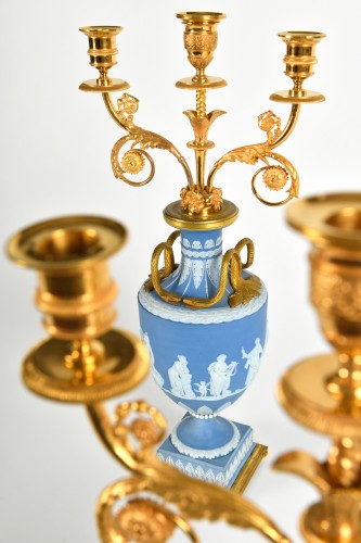 XVIIIe siècle - Paire de candélabres, Louis XVI en bronze doré et Jaspe de Wedgwood