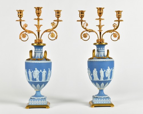 Antiquités - Paire de candélabres, Louis XVI en bronze doré et Jaspe de Wedgwood