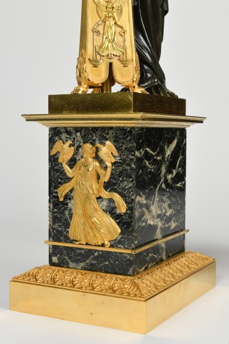 Empire - A pair of Empire Period, ormolu and patinated bronze candelabra 
