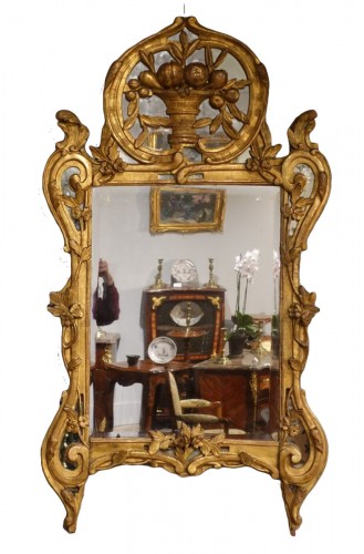 Miroir provençal en bois doré d'époque fin XVIIIe siècle
