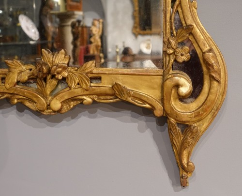 XVIIIe siècle - Miroir provençal en bois doré d'époque fin XVIIIe siècle