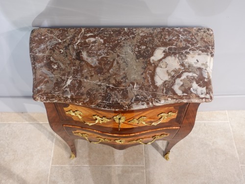 18th century - Chest of drawers in marquetry, 18th century