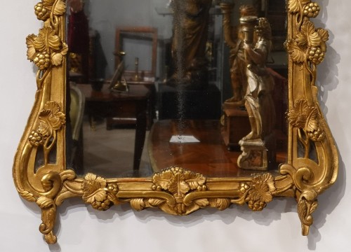XVIIIe siècle - Miroir provençal en bois doré d'époque XVIIIe