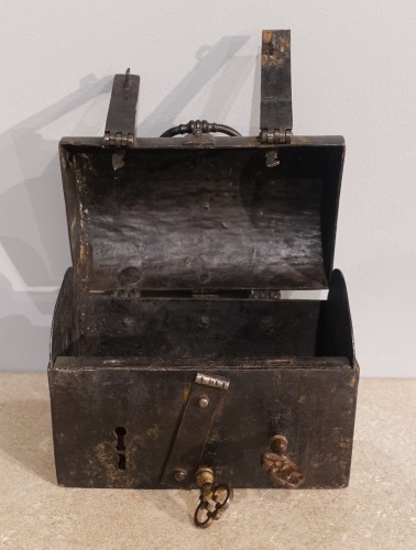 17th century - 17th century iron messenger box