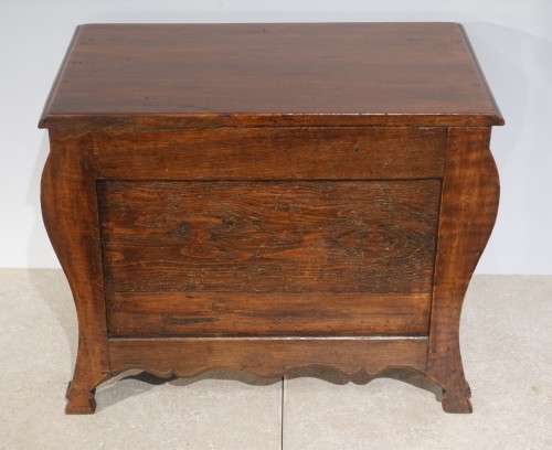 French Regence - 18th Century Walnut Master&#039;s furniture