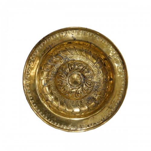 Offering dish (quest dish) in brass – Late 16th century