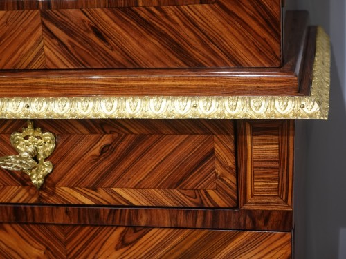 Antiquités - Bookcase Showcase in kingwood veneer – Regency period