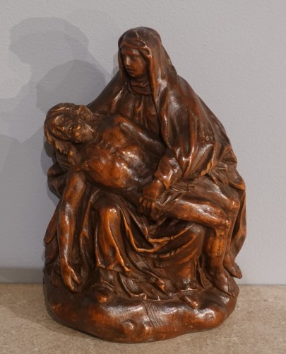 Small Pietà in walnut, 17th century - 