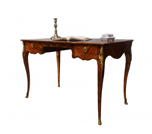 Lady&#039;s desk in Louis XV marquetry