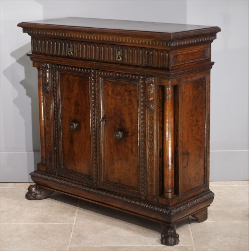 Mobilier Buffet - Crédence italienne ou Credenza en noyer d'époque Renaissance