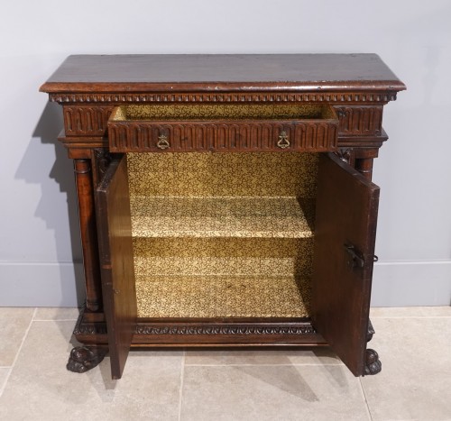 Renaissance - Italian Credenza or Credenza in walnut from the Renaissance period