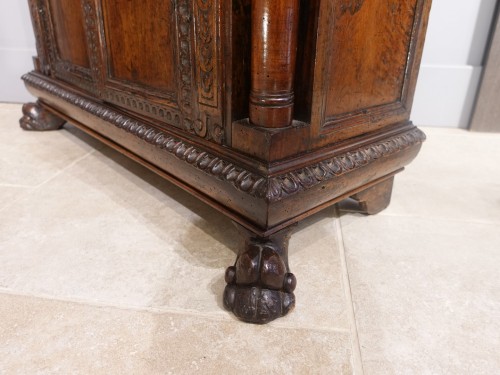 Antiquités - Italian Credenza or Credenza in walnut from the Renaissance period