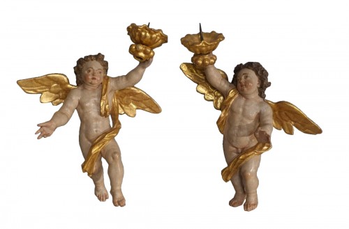 Paire de Putti céroféraires en bois polychrome du XVIIIe siècle