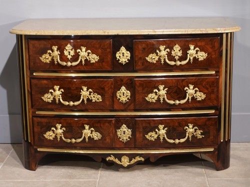 Louis XIV chest of drawers in rosewood veneer, early 18th century - Furniture Style Louis XIV