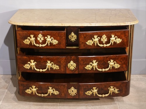 18th century - Louis XIV chest of drawers in rosewood veneer, early 18th century