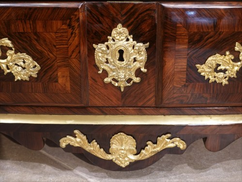 Antiquités - Louis XIV chest of drawers in rosewood veneer, early 18th century