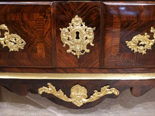 Antiquités - Commode Louis XIV en placage de palissandre d'époque début XVIIIe