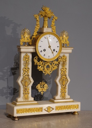 Directoire portico clock in marble and gilded bronzes - Horology Style Directoire