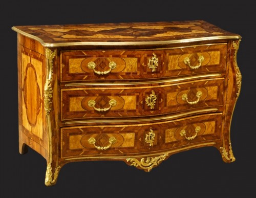 Furniture  - &#039;Heart&#039;&#039; chest of drawers inlaid with native woods from the Regency 