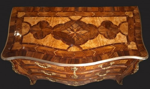 &#039;Heart&#039;&#039; chest of drawers inlaid with native woods from the Regency  - 