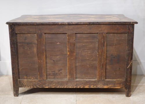 Commode ''à cœurs'' marquetée de bois indigènes d'époque Régence - Régence