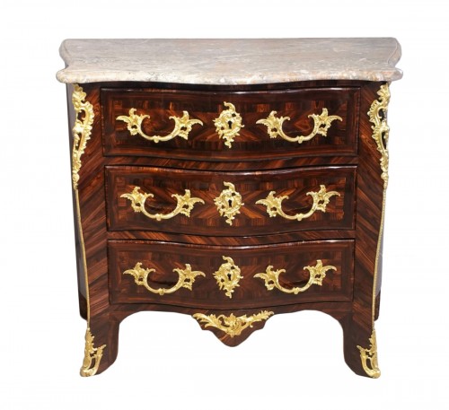 Commode en bois de violette d'époque Régence estampillée A. Criaerd