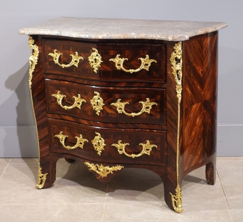 Commode en bois de violette d'époque Régence estampillée A. Criaerd - Mobilier Style Régence