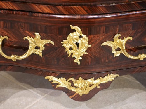 Commode en bois de violette d'époque Régence estampillée A. Criaerd - Régence