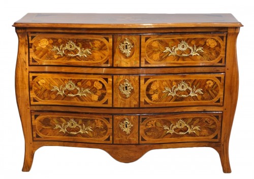 Commode Louis XV en noyer marqueté 