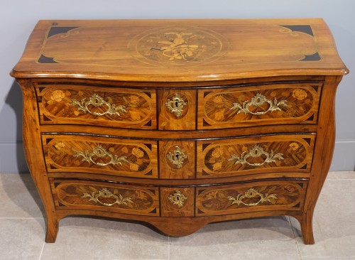  Louis XV chest of drawers in inlaid walnut - Furniture Style Louis XV