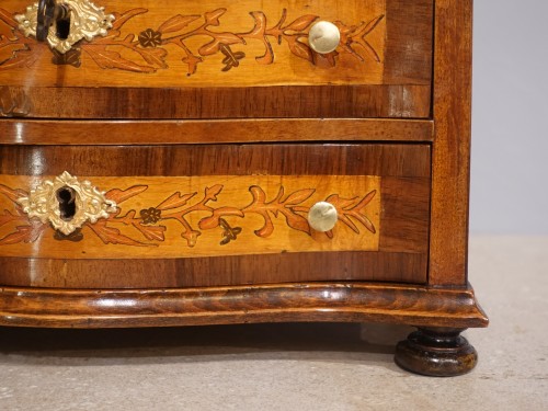 18th century - Small 18th century master chest of drawers