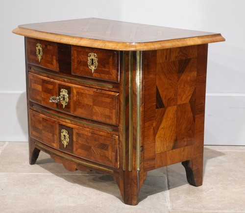 Collections Meuble de Maîtrise - Commode de maîtrise Louis XIV d'époque début XVIIIe