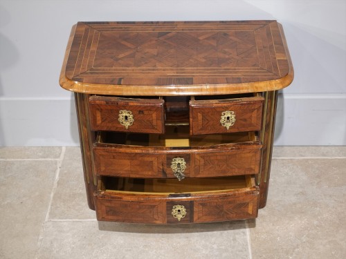 Early 18th century Louis XIV chest of drawers - 