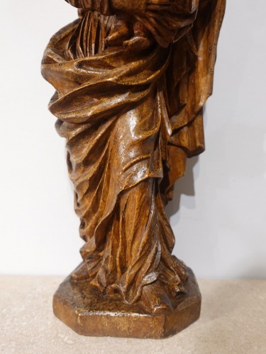 XVIIIe siècle - Vierge à l'Enfant en bois sculpté du XVIIIe siècle