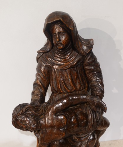 17th century - Pietà in walnut from the 17th century