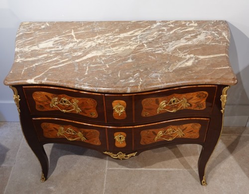 Commode ''sauteuse'' en marqueterie d'époque XVIIIe - Gérardin et Cie