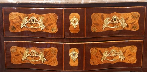 XVIIIe siècle - Commode ''sauteuse'' en marqueterie d'époque XVIIIe