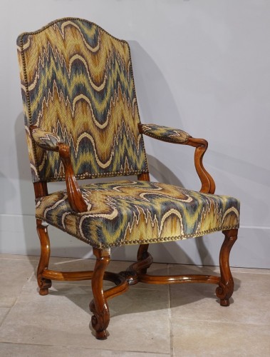 Large Louis XIV period walnut armchair - Seating Style Louis XIV