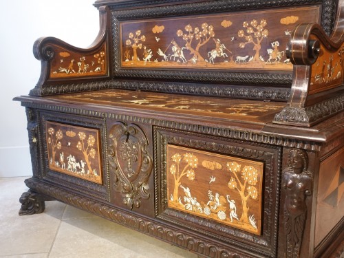 Mobilier Cabinet & Coffre - Banc-coffre richement orné d'incrustations – Travail Florentin