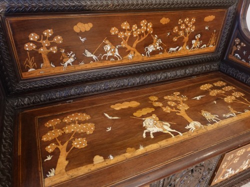 Antiquités - Safe bench richly decorated with inlays – Florentine work