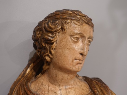 Antiquités - Bust of a woman sculpture in polychrome wood from the 18th century