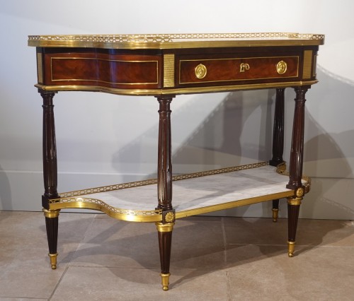 XVIIIe siècle - Console desserte Louis XVI en acajou