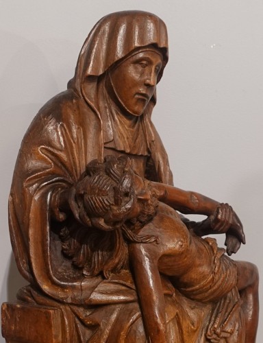 Pietà ou Vierge de pitié sculpture en chêne – Pays Bas circa 1520 - Gérardin et Cie