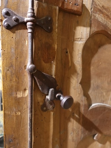 Antiquités - Provençal walnut cabinet from the 18th century