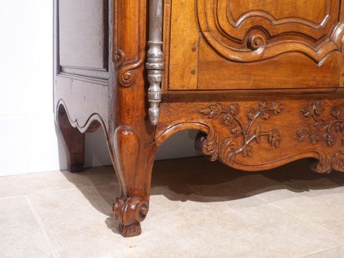 Antiquités - Provençal walnut cabinet from the 18th century