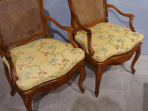 Antiquités - Pair Of Louis XV Flat Back Armchairs In Walnut, 18th Century