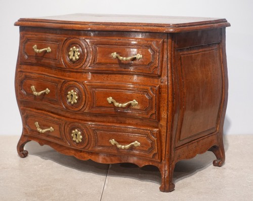 Master&#039;s chest of drawers from the 18th century - Curiosities Style Louis XV