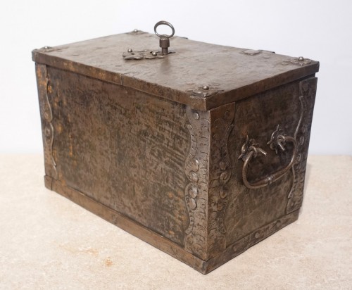 Iron box – Germany – Early 17th century - 